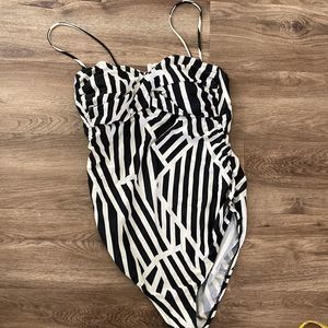 Motherhood White and black Patterned One Piece Swimsuit Sz L